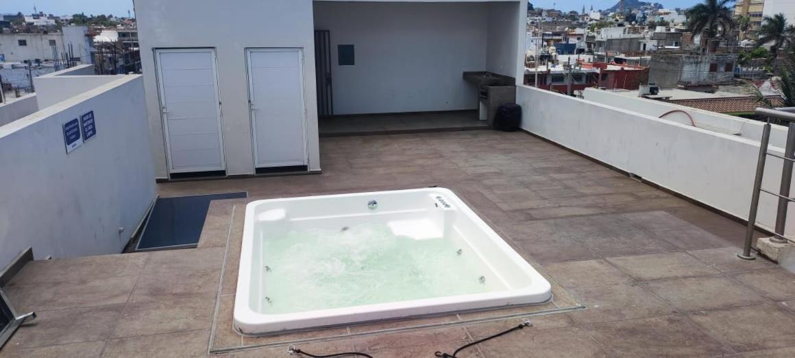 2Br-3Ba Condo Block From Beach W Rooftop Jacuzzi Mazatlán Exteriör bild